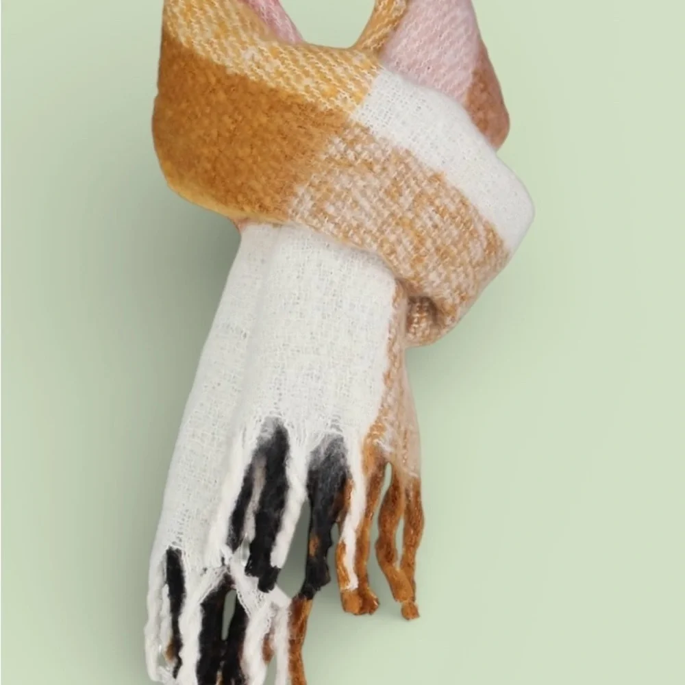NWT Lucky Brand 2 PC Set Cozy Plaid Scarf and Tan Pom-Pom Beanie